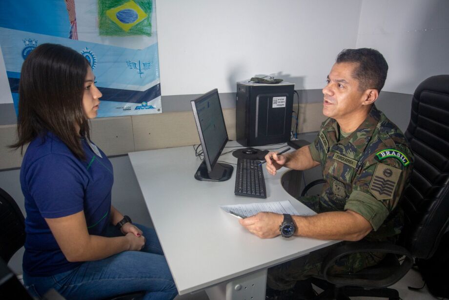 Rafaela Braga, de 17 anos, sonha em ser militar e seguir a carreira da fam&iacute;lia