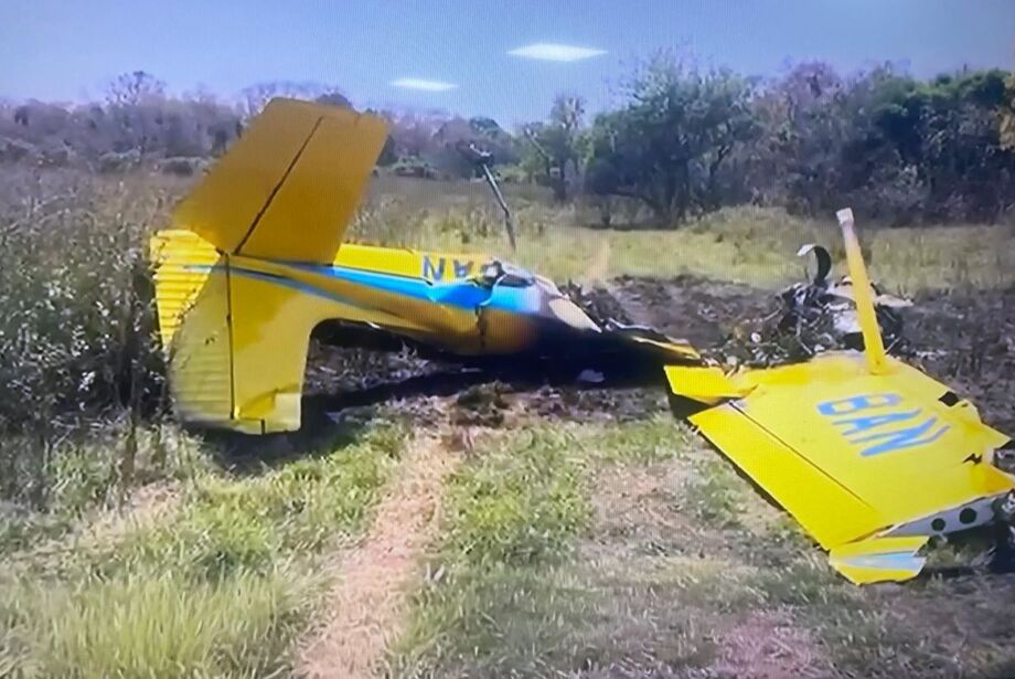 O avião foi encontrado destruído, com as rodas para cima e as quatro vítimas estavam queimadas