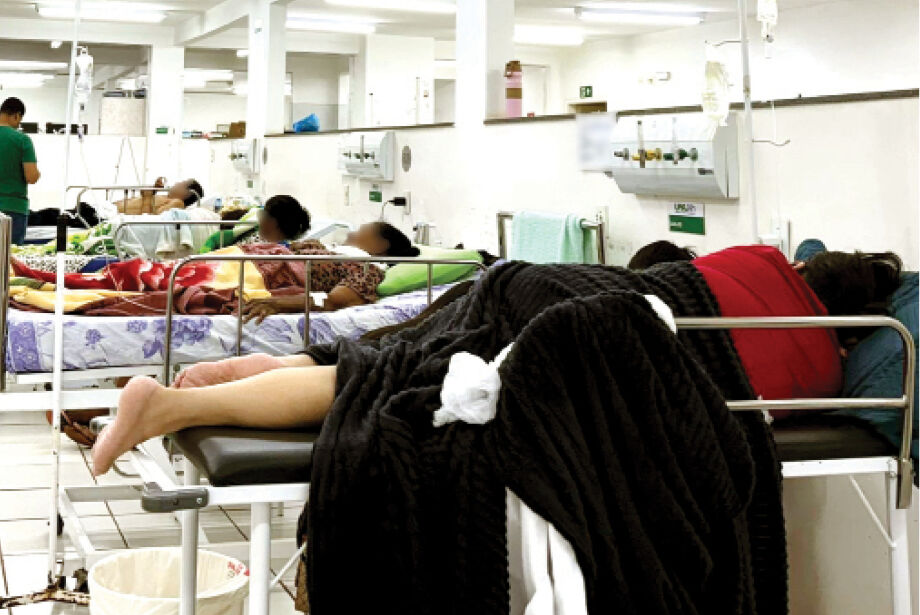 Com todos os hospitais lotados, população tem aguardado por vaga nas unidades 24 horas do Município, que também estão cheias