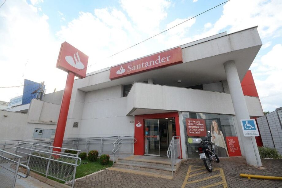 Mensagem falsa sobre morte de presidente do Santander por