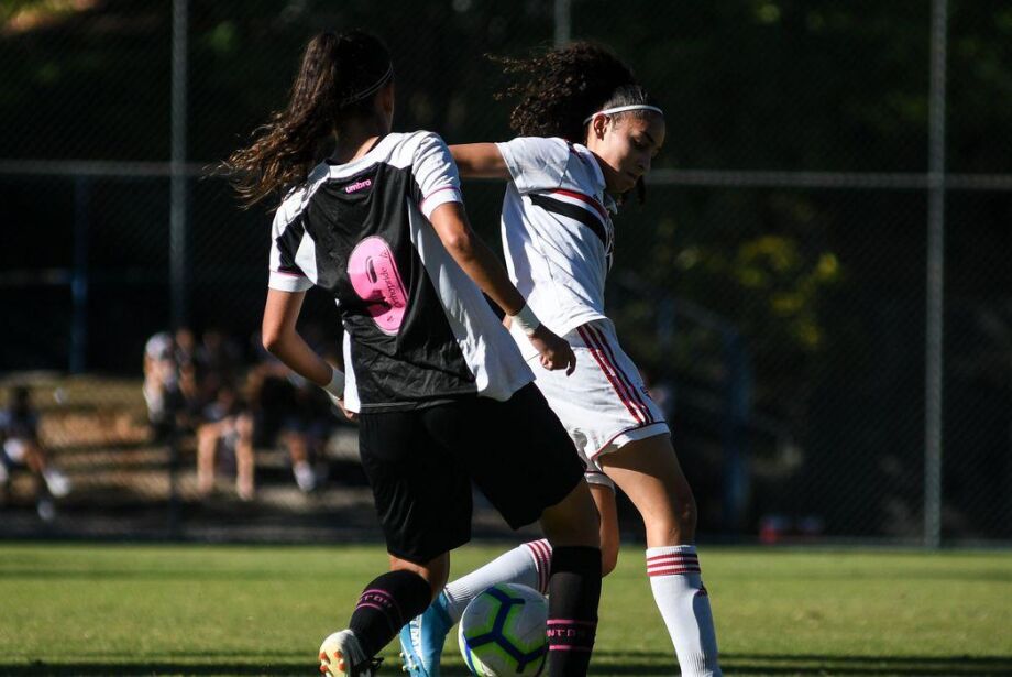 Corinthians faz quatro jogos no domingo, bate São Paulo na final e é  campeão do Festival Feminino Sub-14