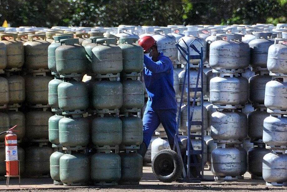 Gás de cozinha pode ficar mais barato em Minas - Economia - Estado