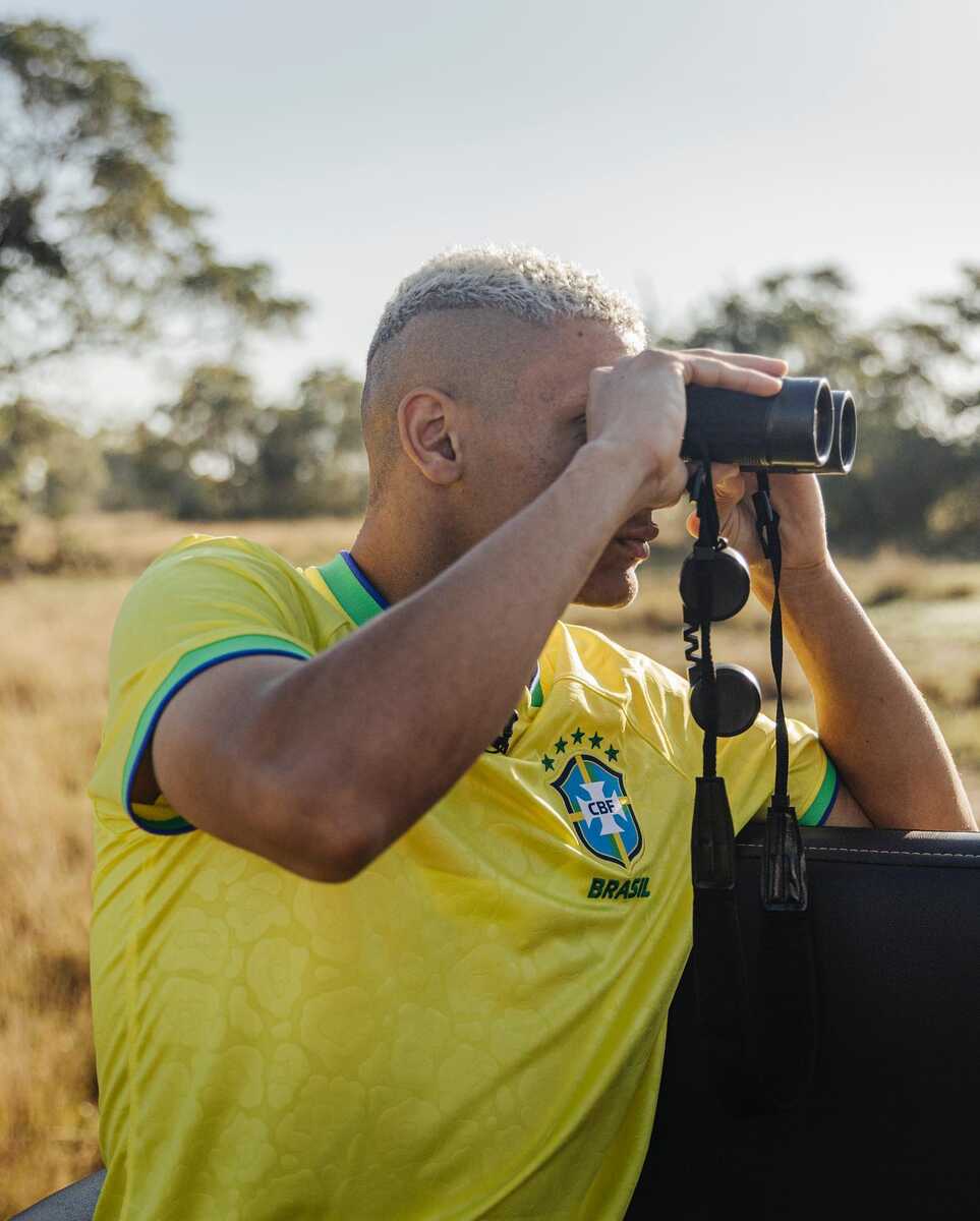 Destaque do jogo de estreia da seleção, Richarlison tem onça adotada no