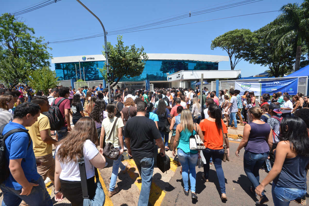 Provas do concurso público da Polícia Civil acontecem neste domingo (14 ...