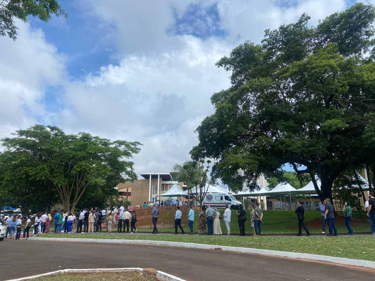 Advogados enfrentam fila gigantesca para escolher presidente da OAB