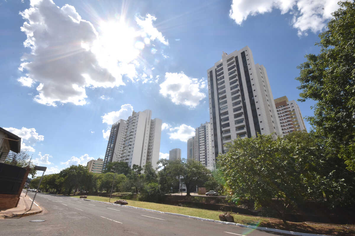 Calor e tempo seco predominam, mas MS tem alerta para tempestades nesta semana