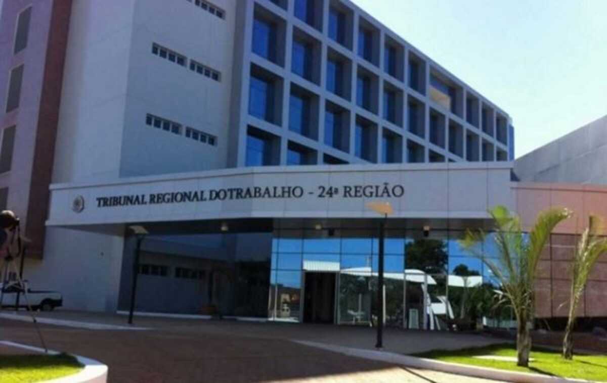 Trabalhador que se acidentou durante o serviço deve pagar conserto do veículo