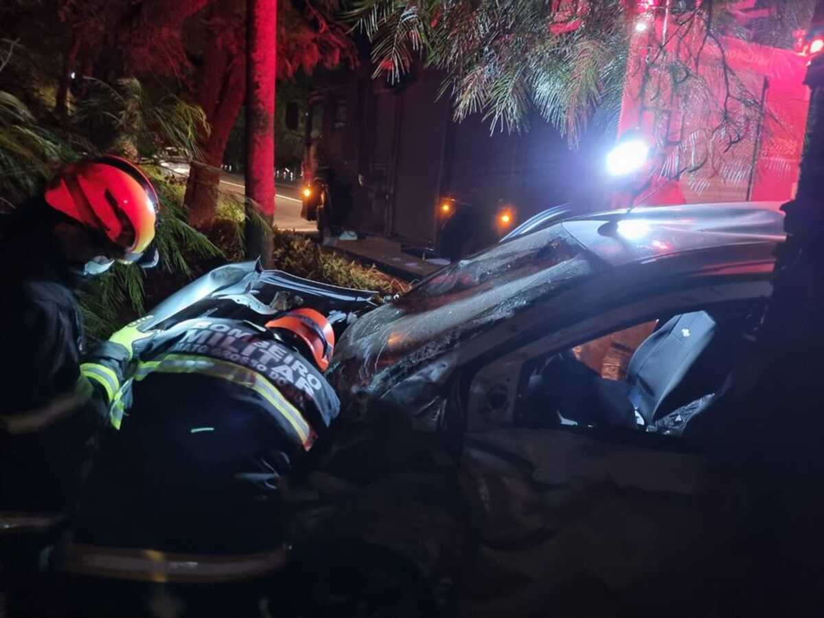 Mulher morre e outros dois ficam feridos em acidente grave na BR-262