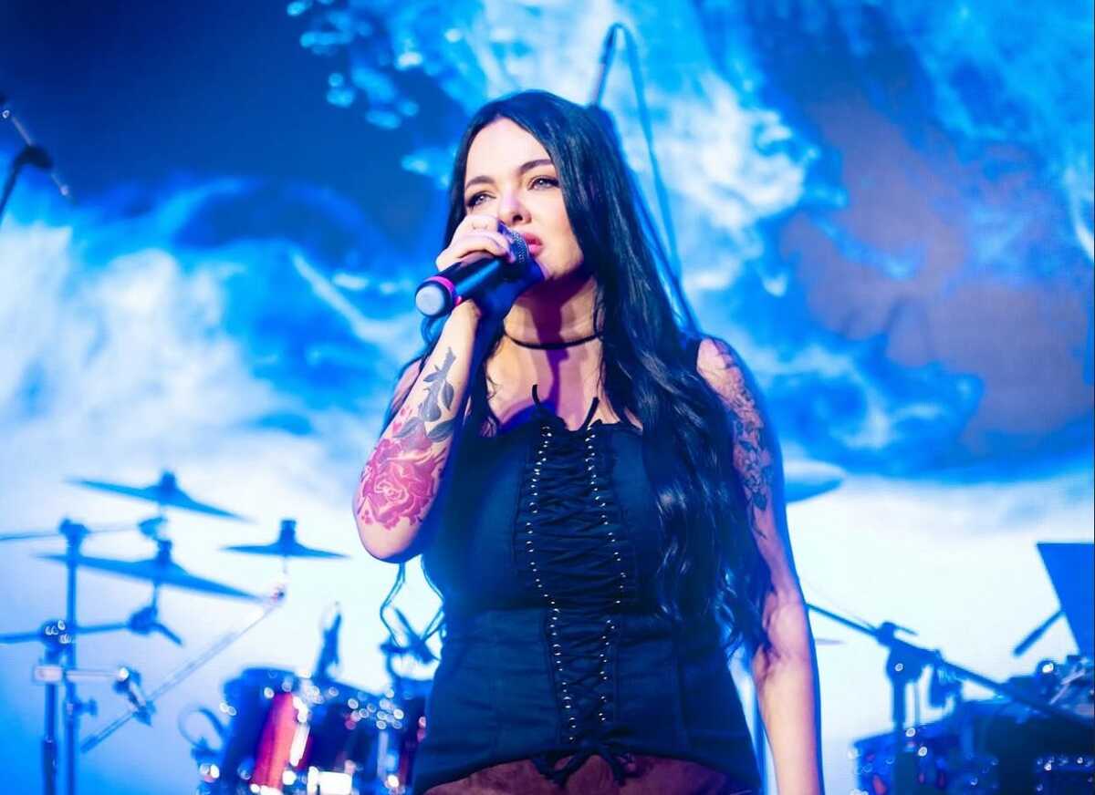 Cantora de dupla sertaneja tem apartamento destru&iacute;do por chamas