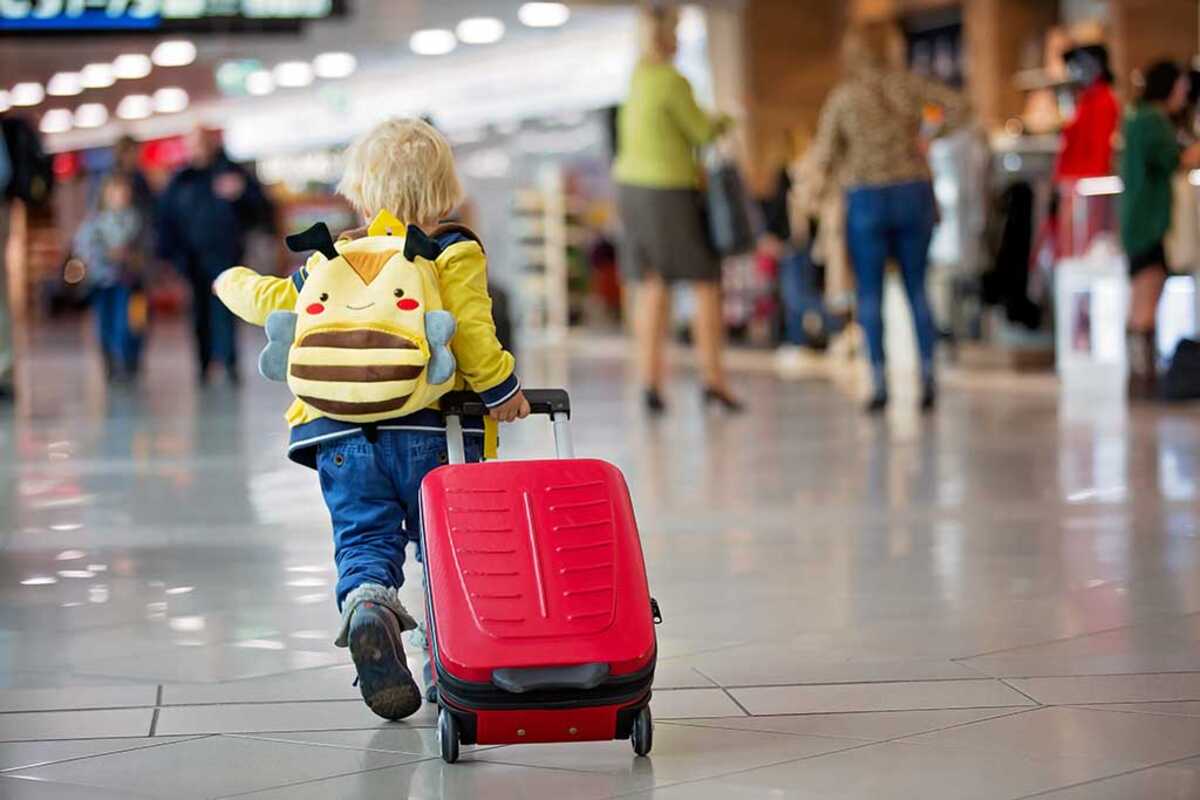 Emissão de autorização digital para menores viajarem sozinhos bate novo recorde em MS