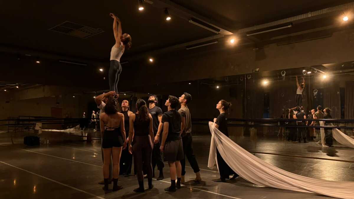 Espetáculo de dança transforma a inquietação de Lídia Baís em poesia corporal
