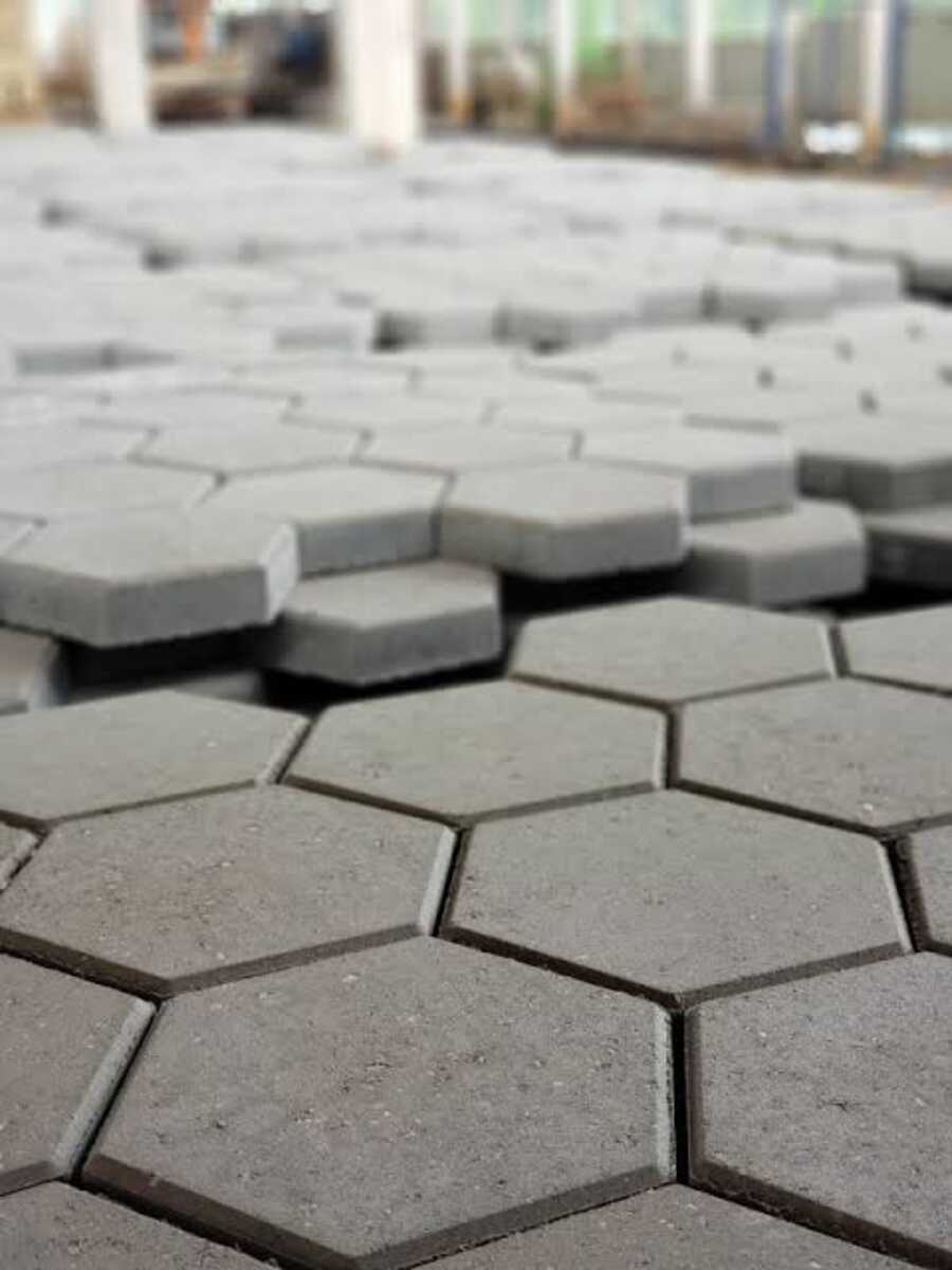 Prefeitura paga R$ 9,3 milhões para empresa pavimentar ruas com lajota