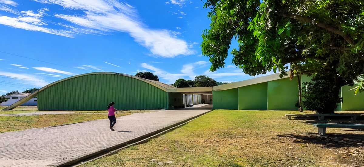 Corumbaense resgata a arquitetura moderna da cidade no livro "Ladeira do Porto Acima..."