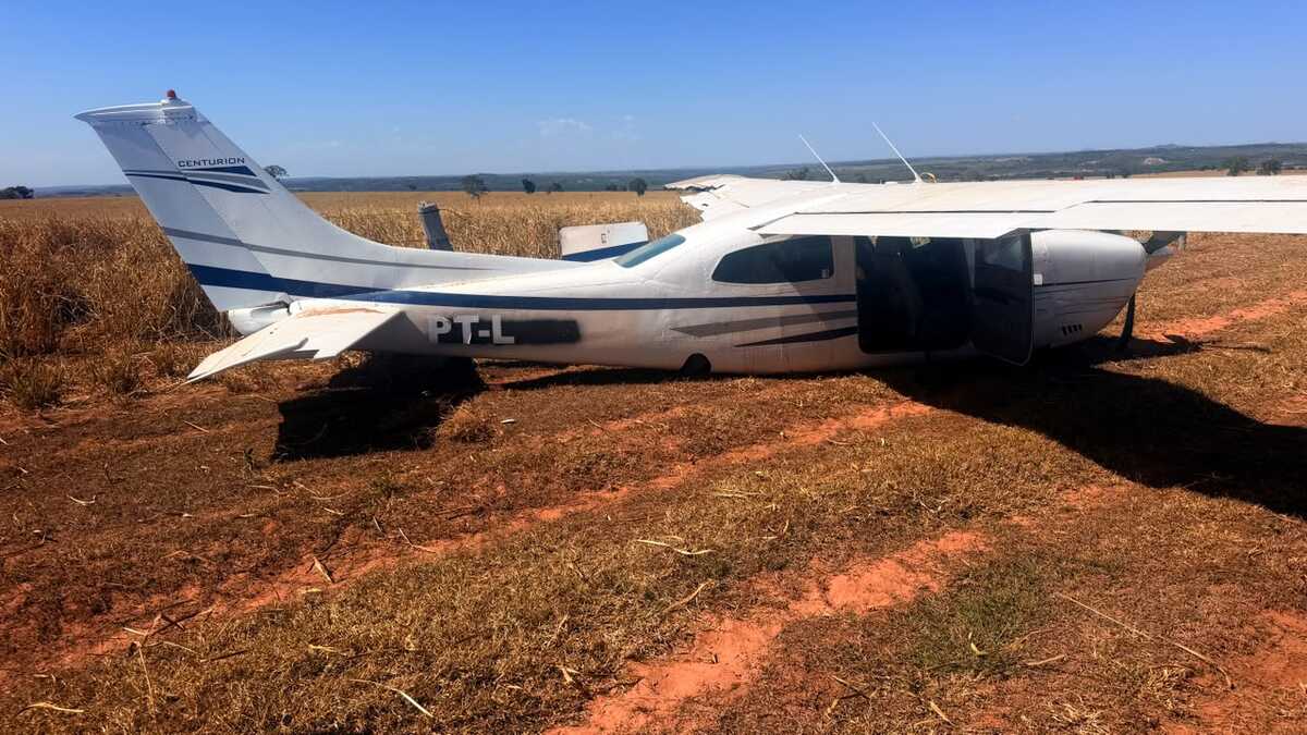 FAB força pouso de avião suspeito vindo da Bolívia no Mato Grosso do Sul