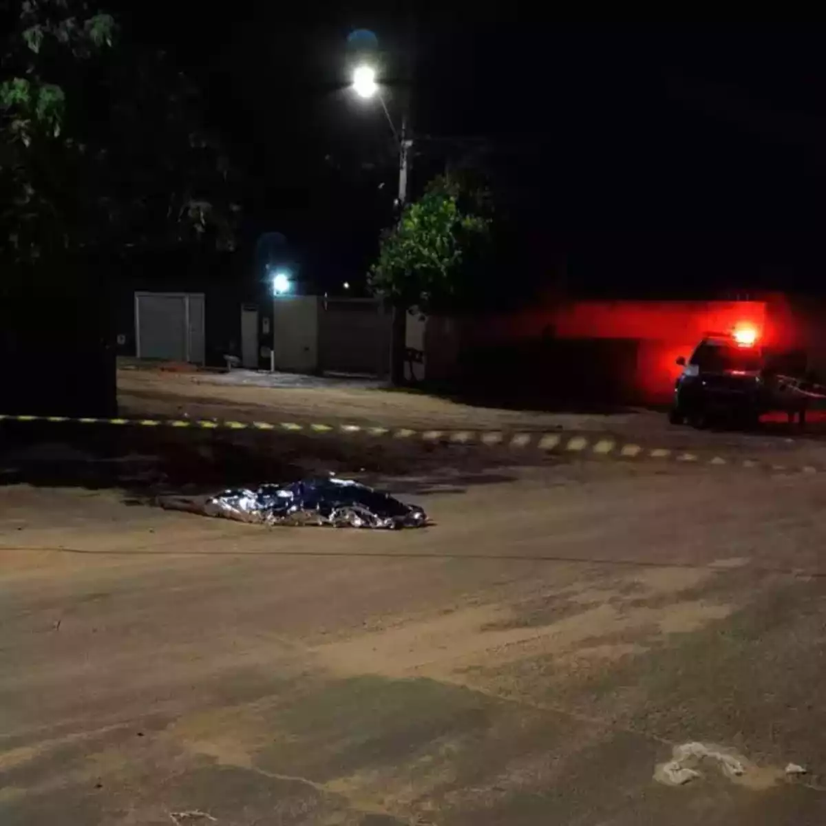 Homem é morto com violência extrema em rua de Campo Grande