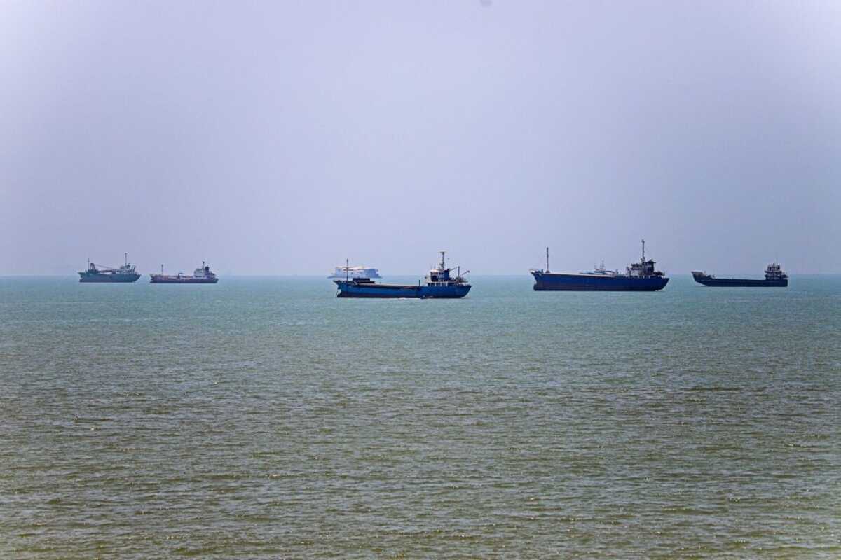 Petroleiro é atingido por projétil perto no Estreito de Ormuz