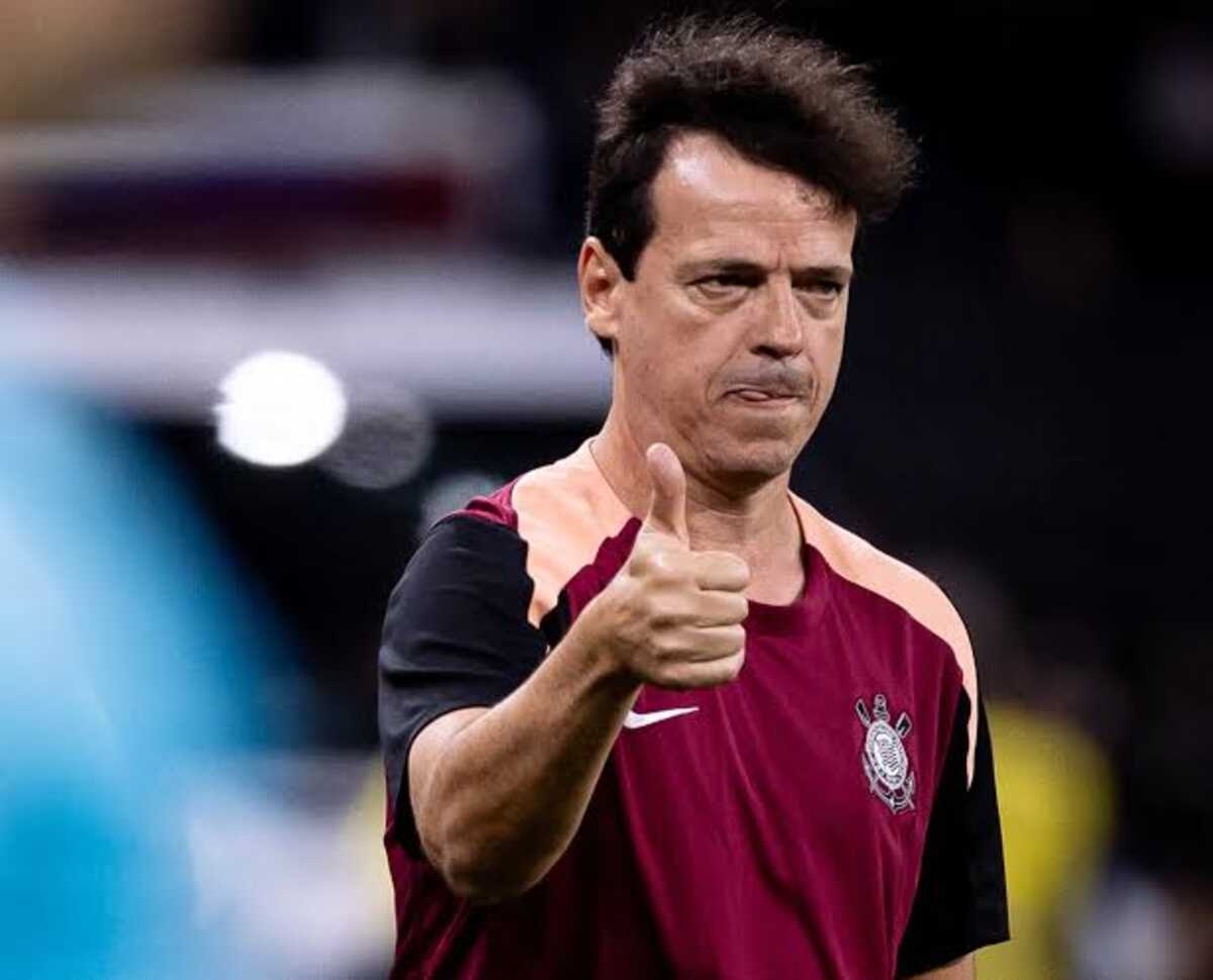 Fernando Diniz, do Corinthians, é denunciado pelo STJD e pode pegar três jogos de suspensão