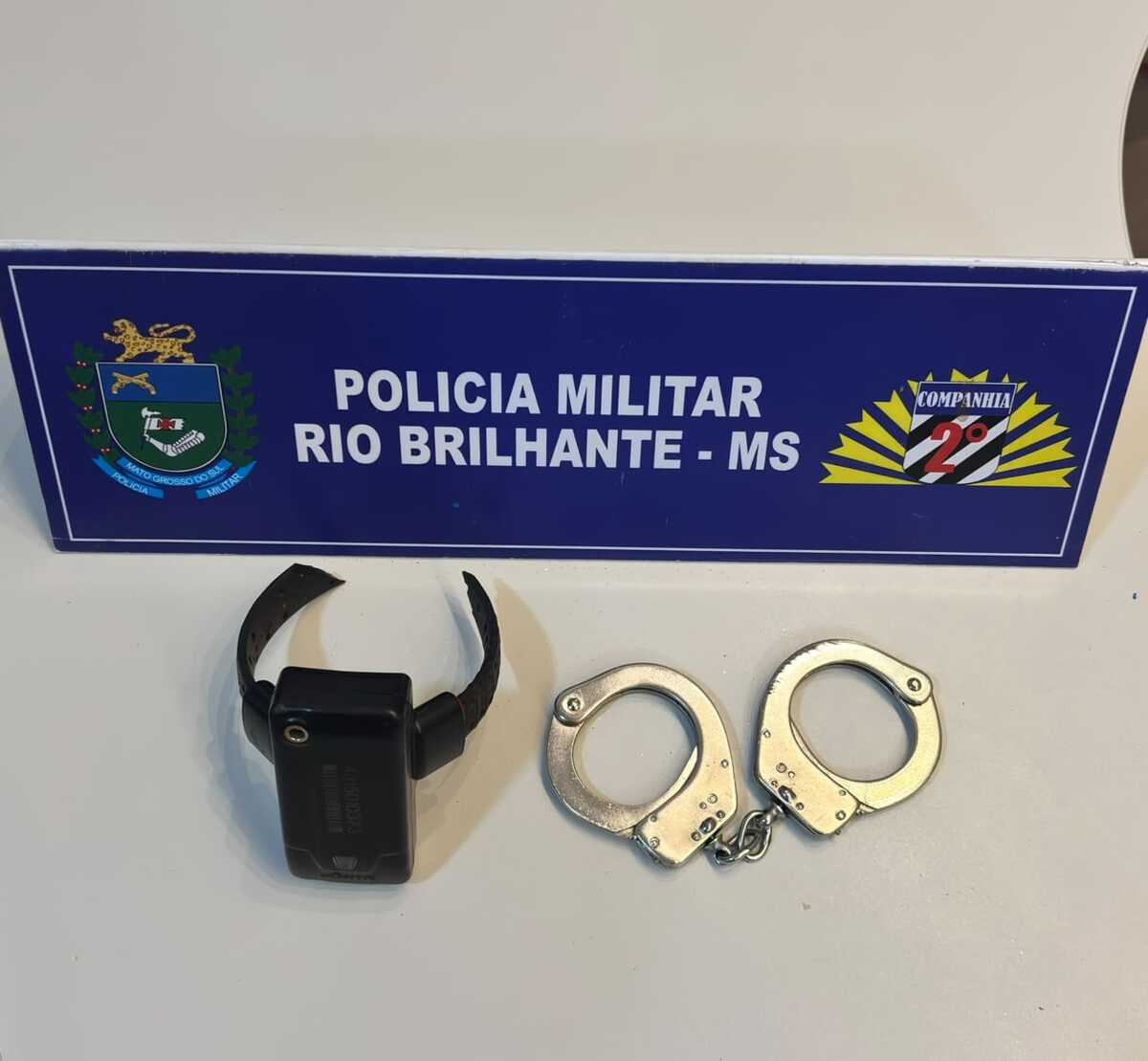 Denúncia de homem armado em bar acaba em prisão de foragido em cidade de MS
