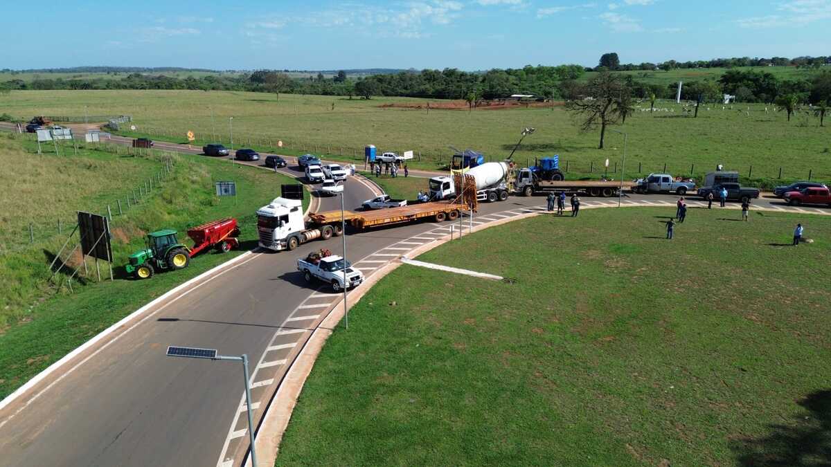Após restrição a caminhões, protesto impede tráfico total na MS-040