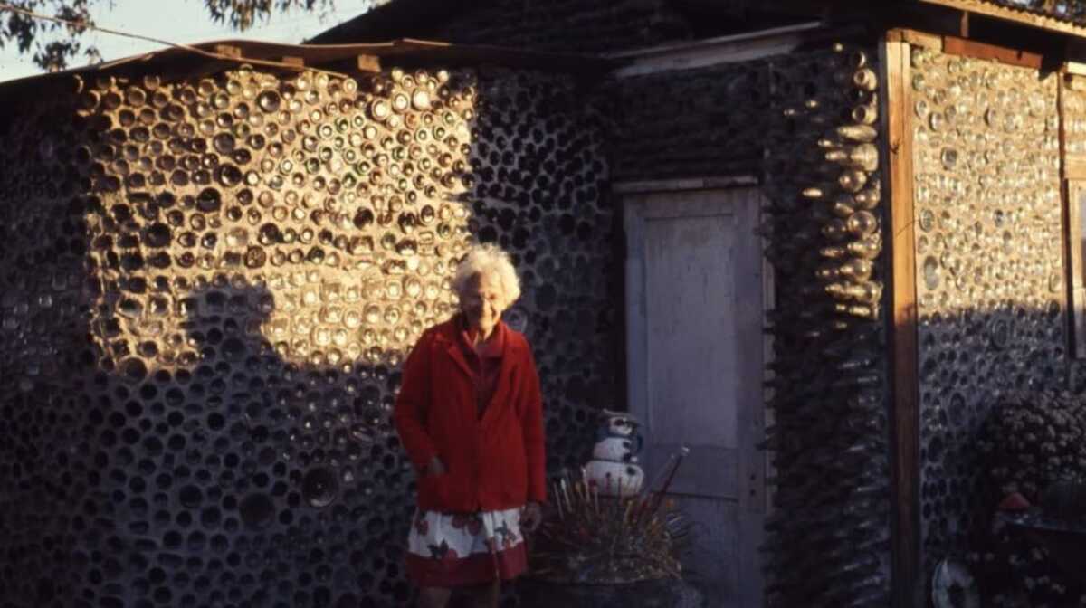 Ela começou recolhendo garrafas em um aterro e, 25 anos depois ...