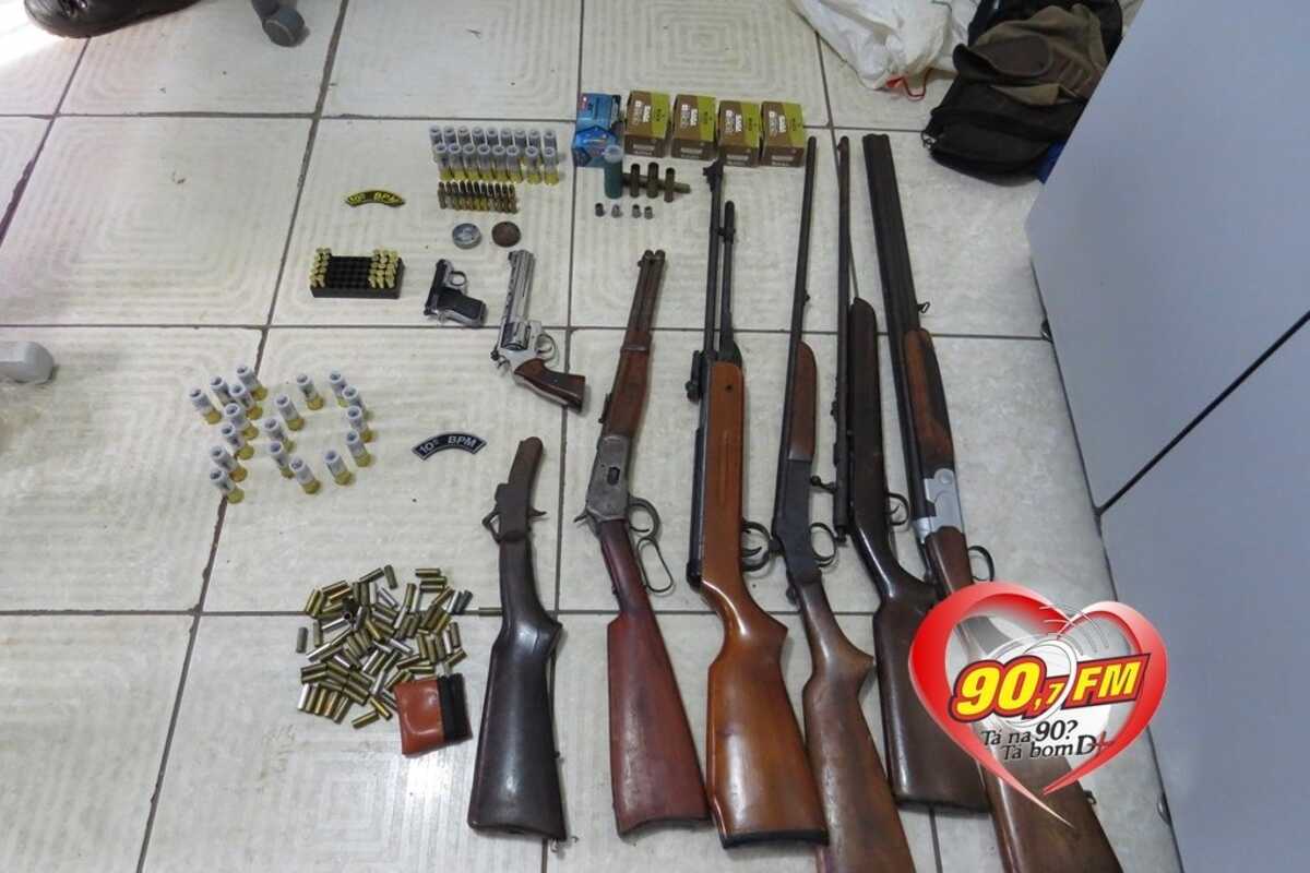 Mato-grossense é presa com arsenal de armas e munições - Correio