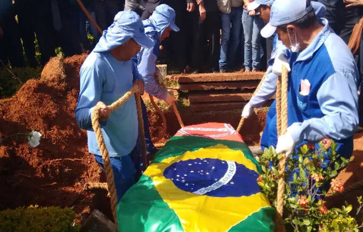 Corpos de Cristiano Araújo e namorada vão seguir em cortejo por Goiânia