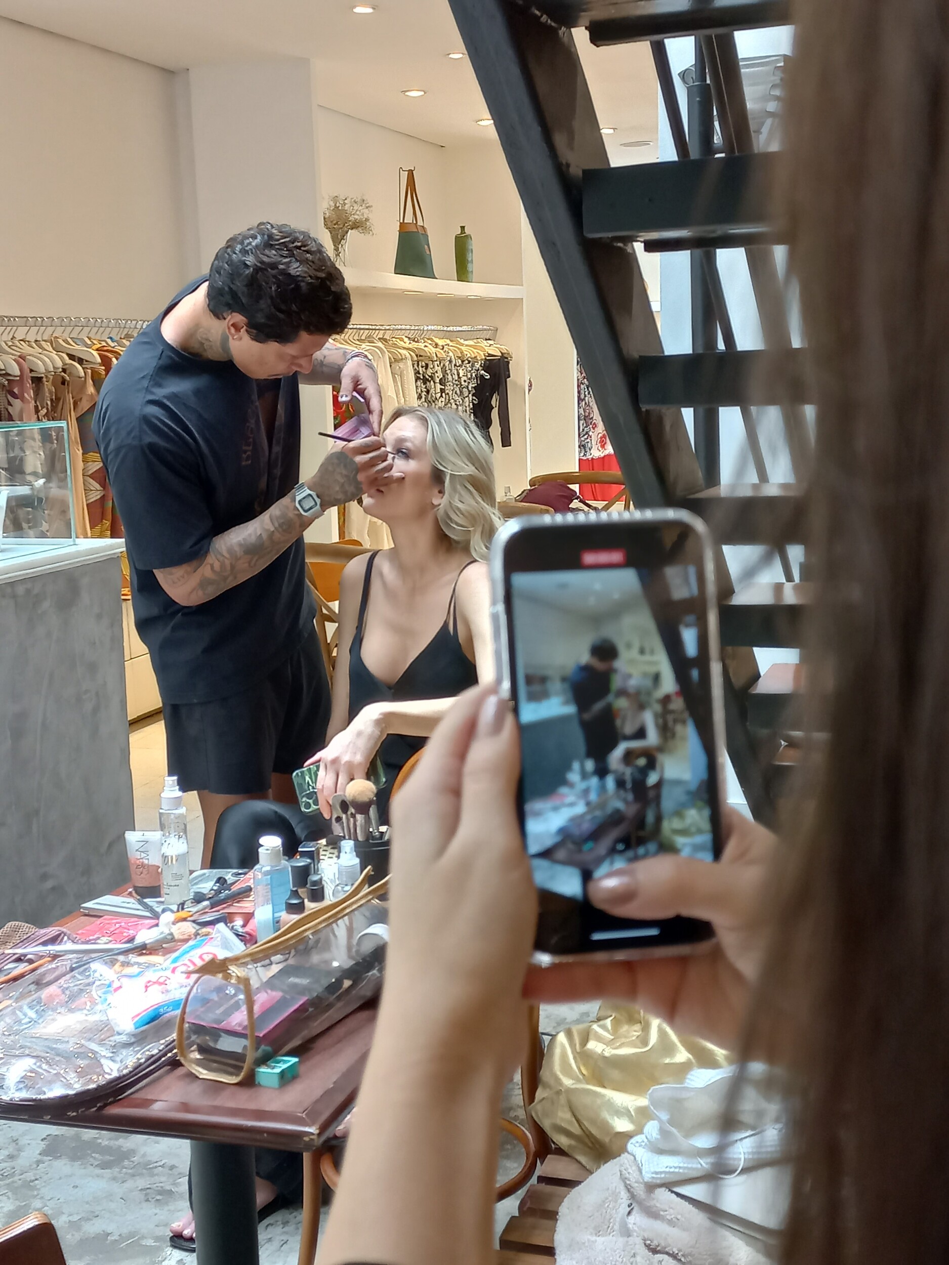 Making of ensaio de Capa do Correio B+ com Gianne Albertoni