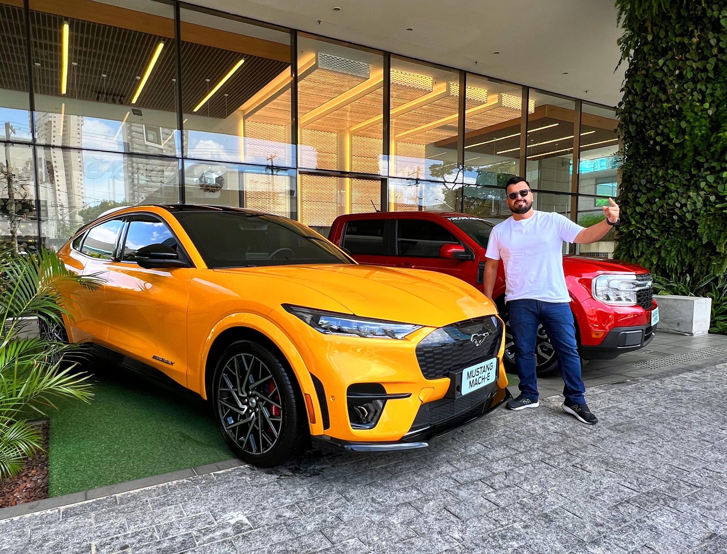 Mustang Mach-e e Maverick híbrida 