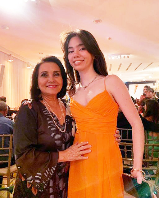 Odila Maria Nacasato Cappi com a neta Maria Fernanda