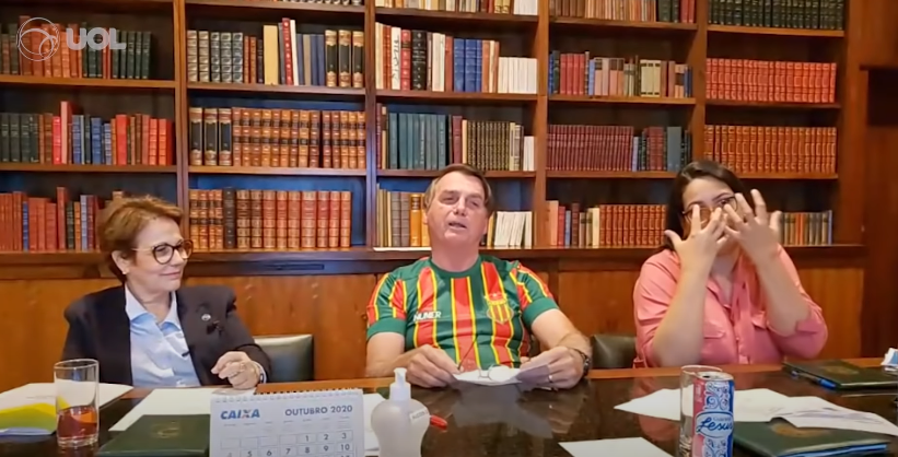 Live em que Bolsonaro se recusa a comprar vacinas contra a Covid-19