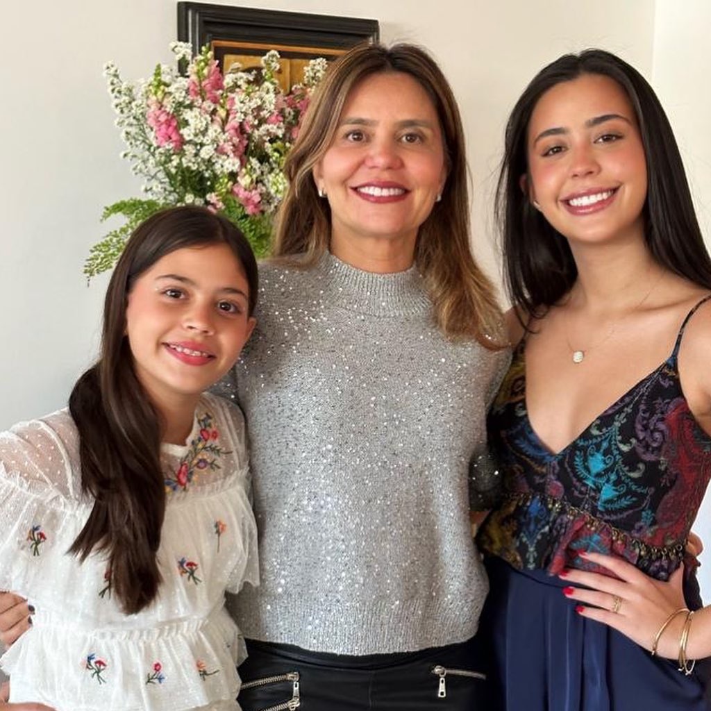 Dra. Giovanna Hofke com suas filhas Maria Carolina e Marianna