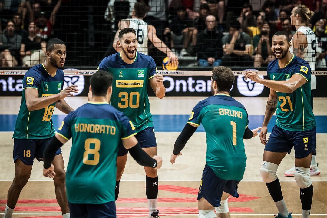 Judson Nunes (camisa 30), comemorando ponto contra a Argentina, pela Liga das Nações