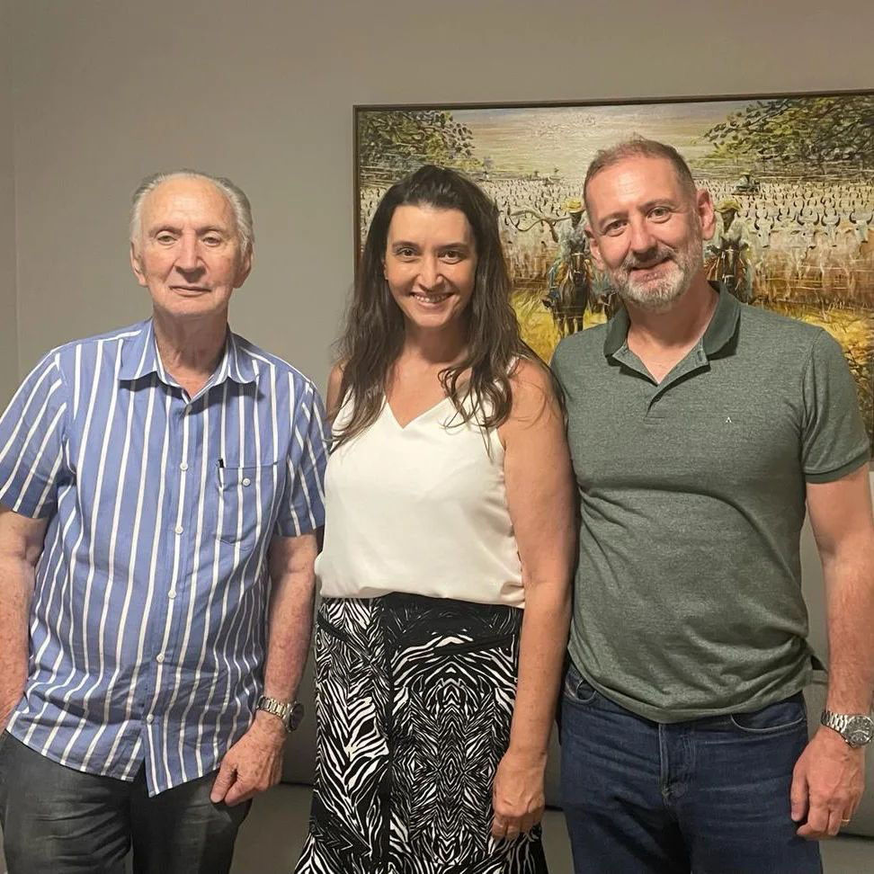 Dr. M&aacute;rio Eug&ecirc;nio Peron, dra. Mariel Cavalin dos Santos e dr. Fl&aacute;vio Saad Peron