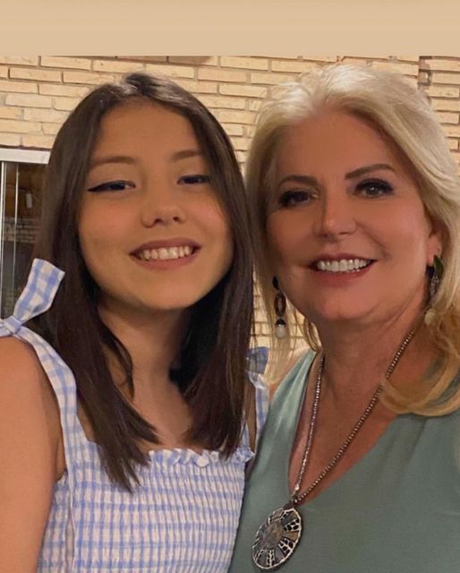 Valentina com a av&oacute; Maritza Cogo