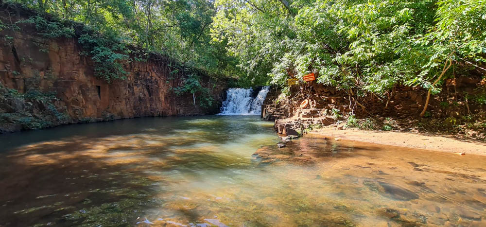 Trilha do Morro do Ernesto passa por rios e cachoeiras