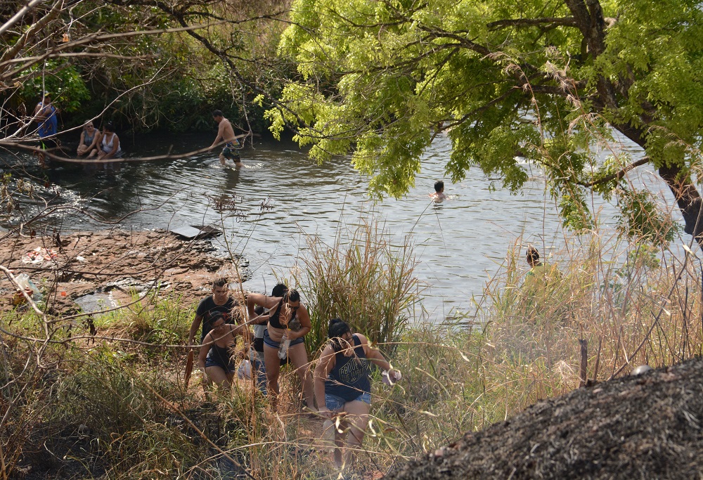 Córrego Ceroula é opção para se refrescar no calor