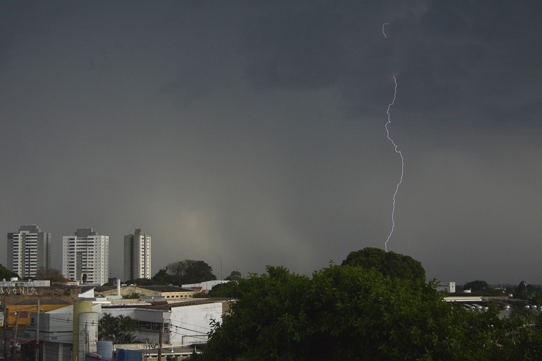 Caiu a temperatura aí pra vocês também? De 39º a tarde, caiu para