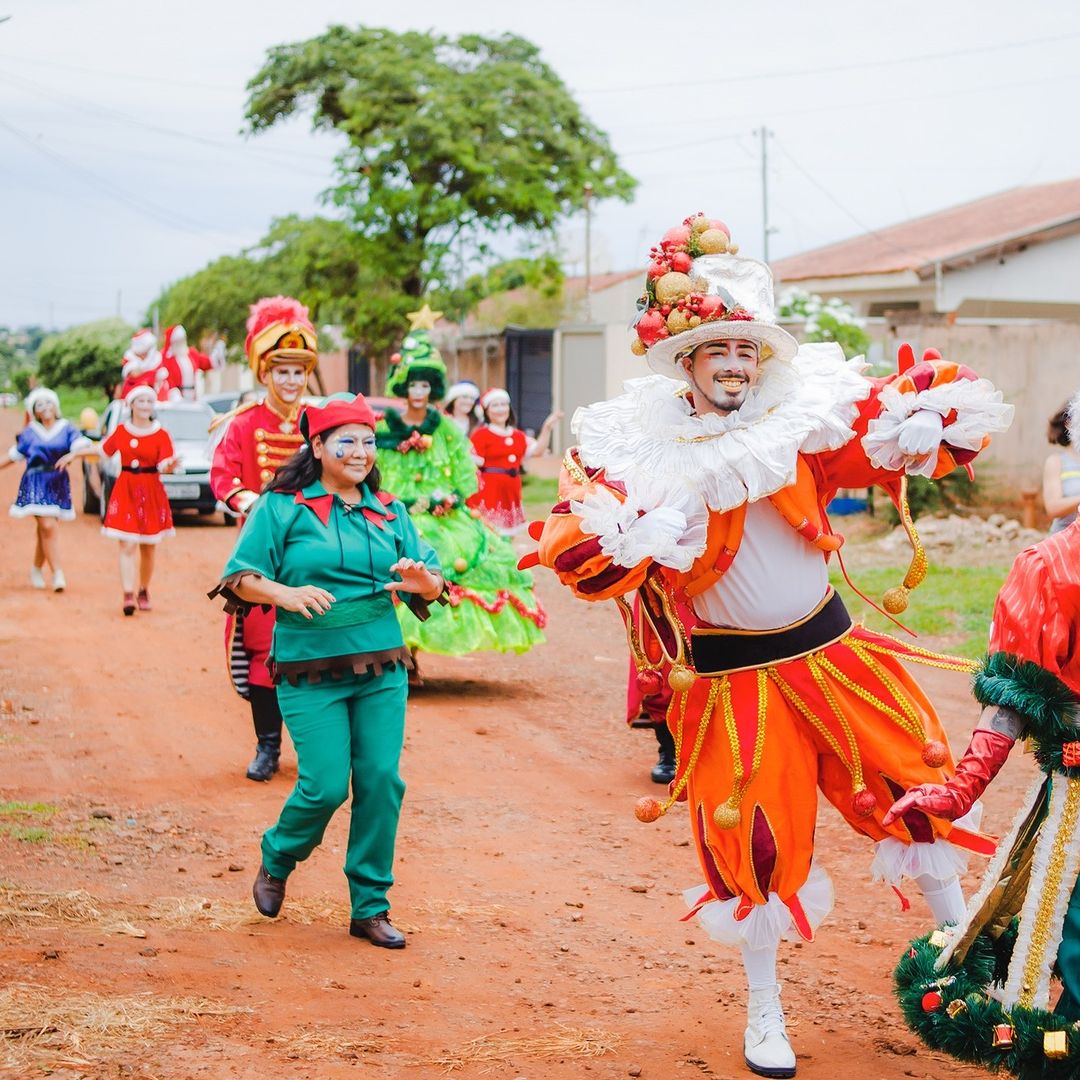 Apresenta&ccedil;&atilde;o do espet&aacute;culo natalino durante a entrega de brinquedos da CUFA