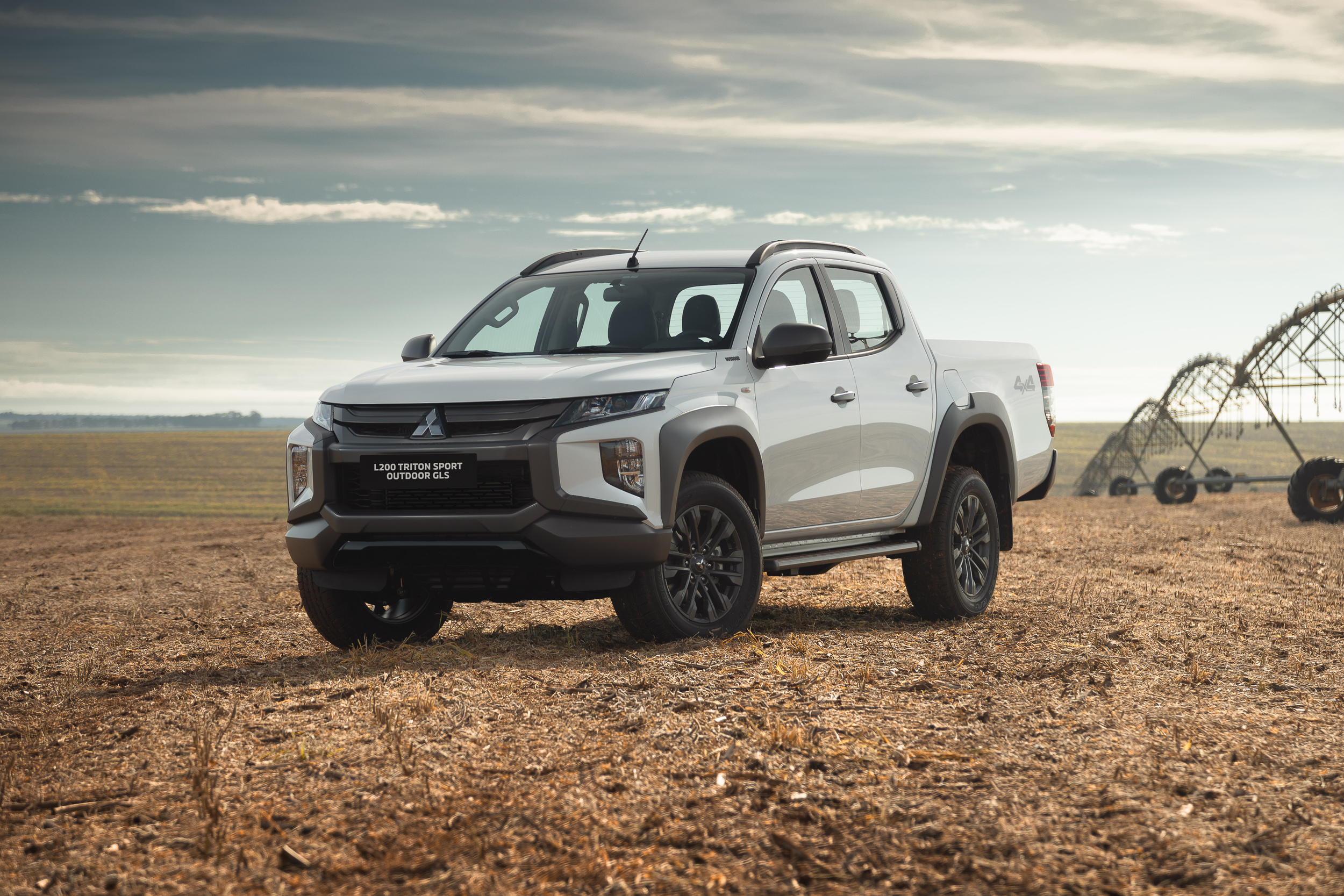 Nova vers&atilde;o da L200 &eacute; chamada de Outdoor GLS
