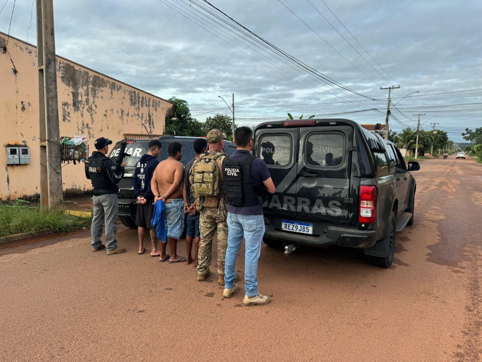 Dupla é presa por executar jovem de 18 anos por engano em boate de Sonora -  Correio do Estado