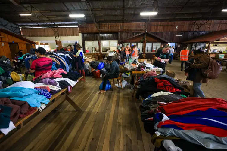 Exército entrega mantimentos na região de Sinumbu, para afetados pela forte chuva no estado do Rio Grande do Sul 