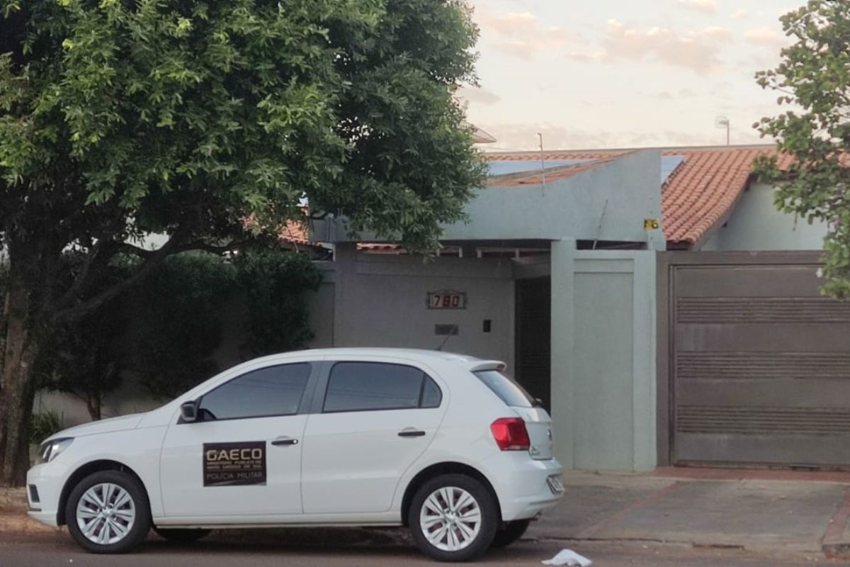 Agentes do Gaeco estiveram na casa do ex-prefeito Douglas Figueiredo (PSDB). 