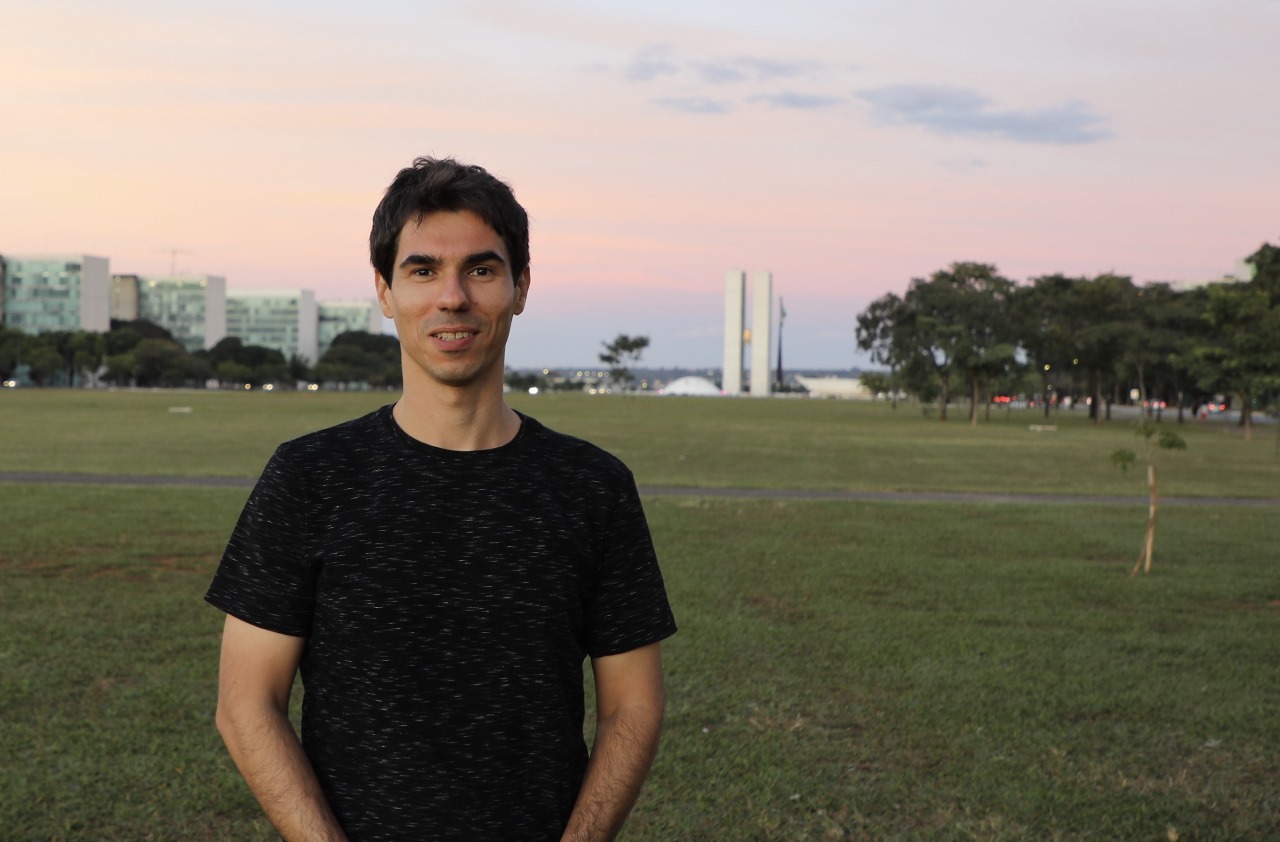 Essi Rafael, diplomata e diretor do documentário 