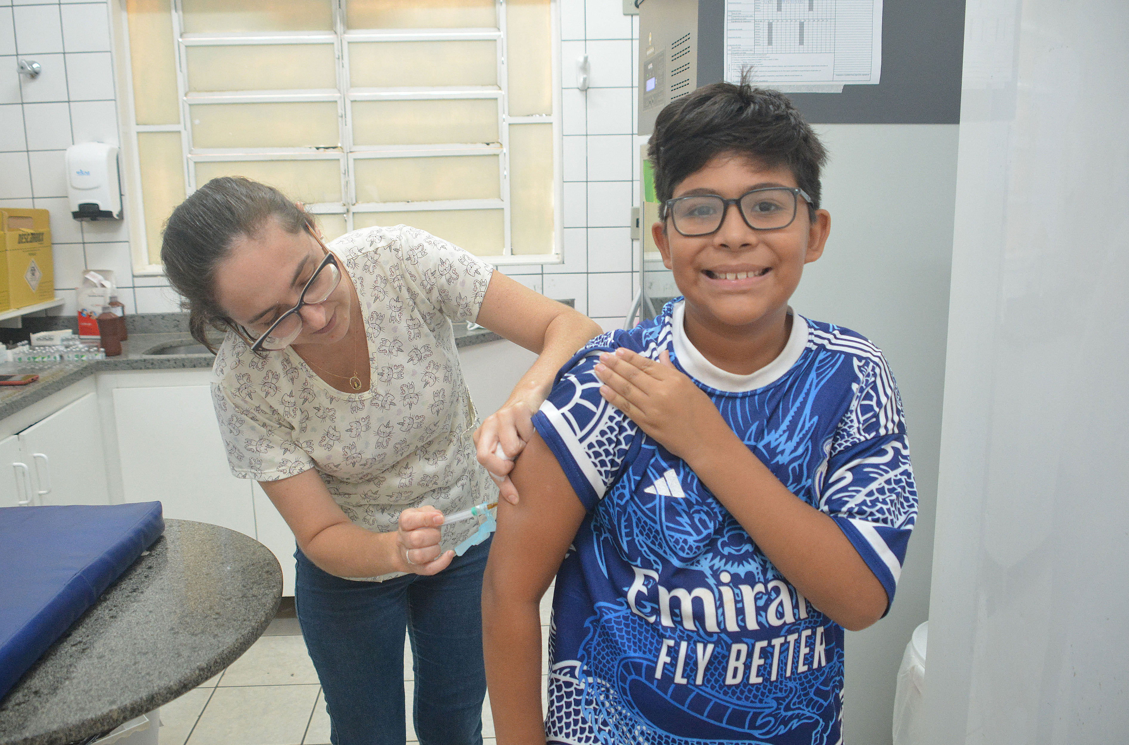 Vacina&ccedil;&atilde;o contra a doen&ccedil;a segue para adolescente de 