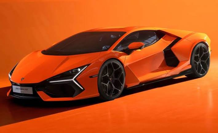 Lamborghini Revuelto &eacute; substituto do Aventador