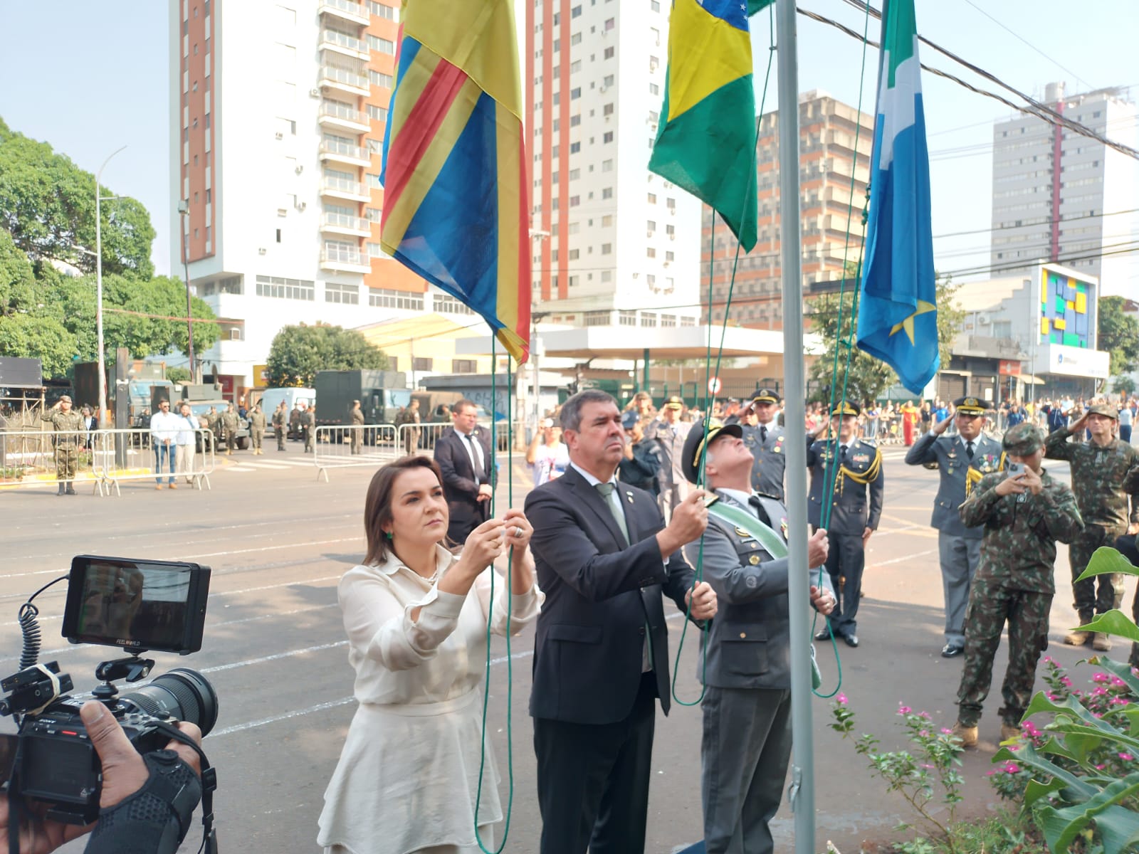 Público se reúne para ver o desfile de 7 de Setembro 