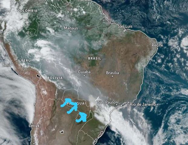 Fumaça de incêndios se deslocou para Campo Grande e encobriu o céu nesta quinta