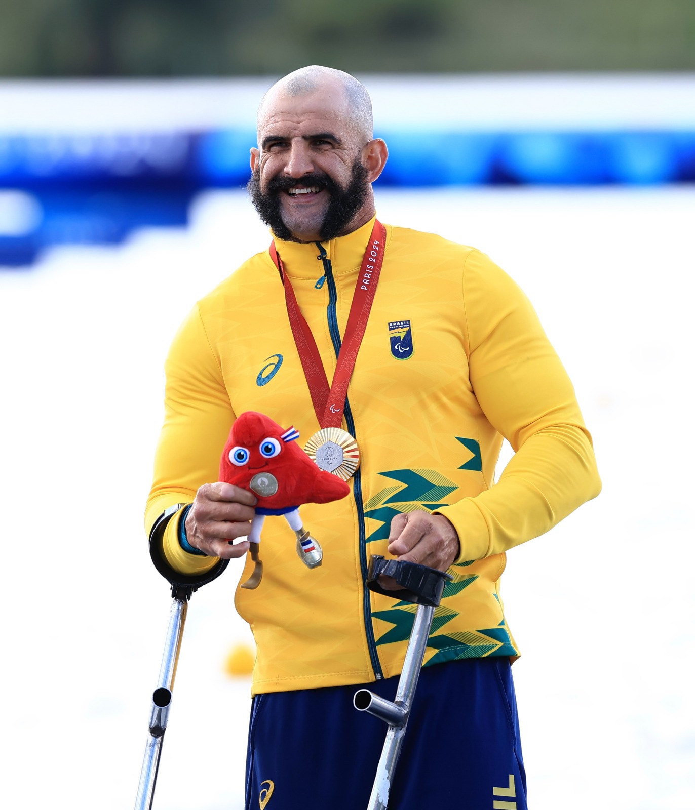 Especialista na prova dos 200m da classe VL2, Rufino se consagrou bi-campeão paralímpico em Paris