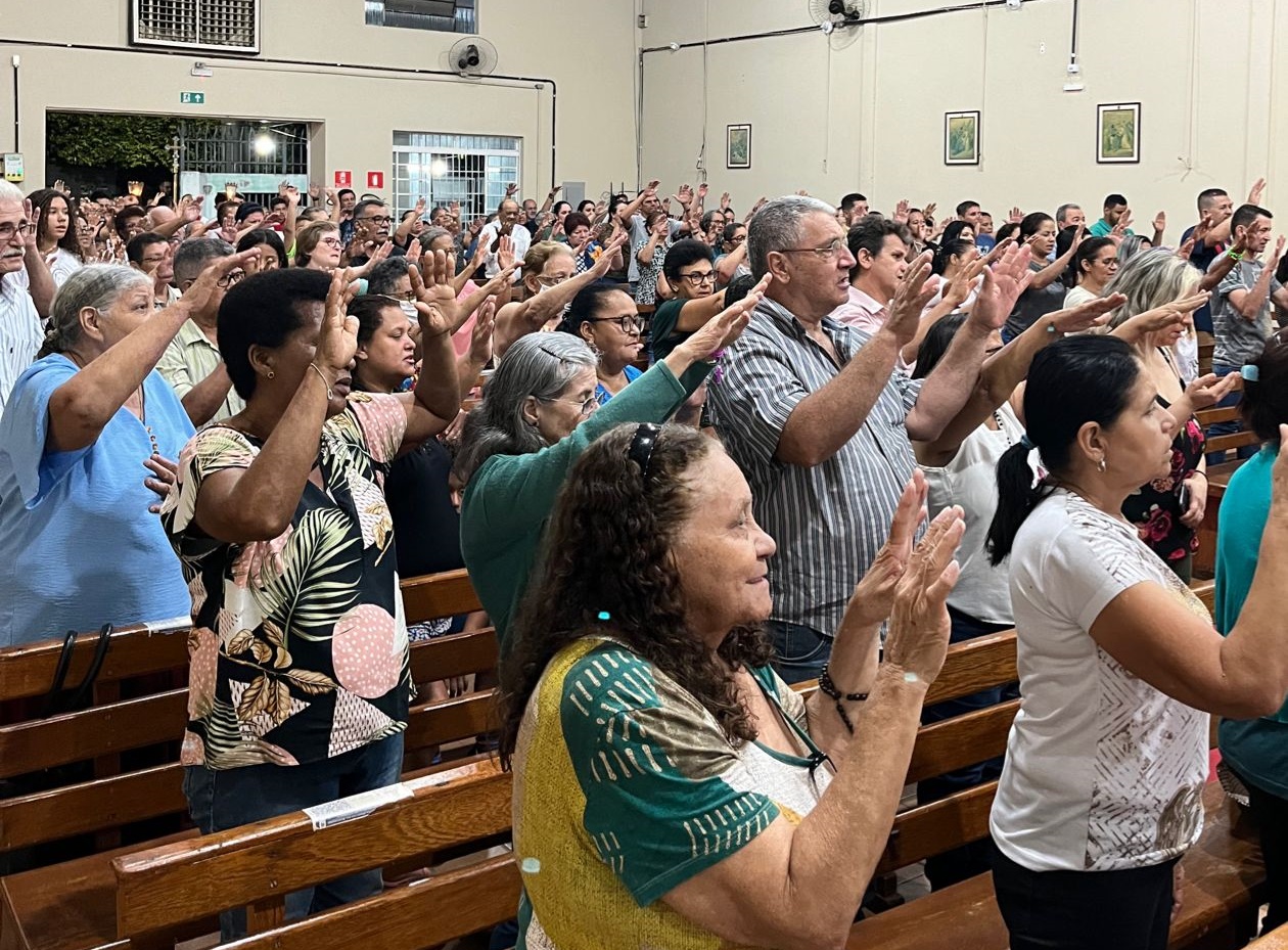     Juventude da comunidade Nossa Senhora Aparecida localizada na Avenida Tamandaré em Campo Grande