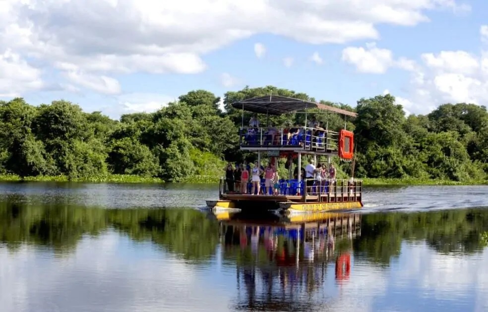 Gruto do Lago Azul é um atrativo turístico famoso em Bonito